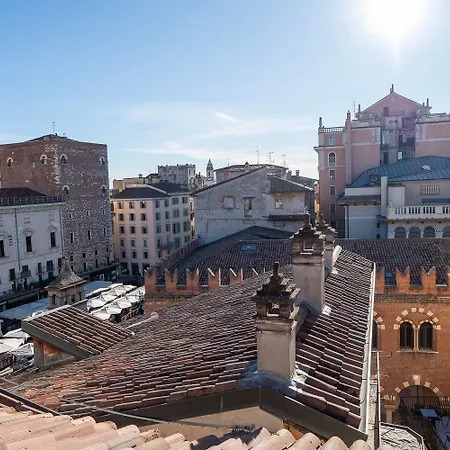 Luxury Rooftop Piazza Erbe * Βερόνα