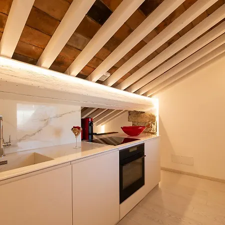 Luxury Rooftop Piazza Erbe Apartment *
