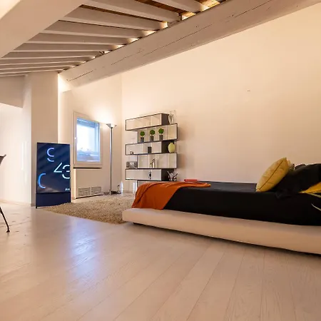Luxury Rooftop Piazza Erbe Apartment